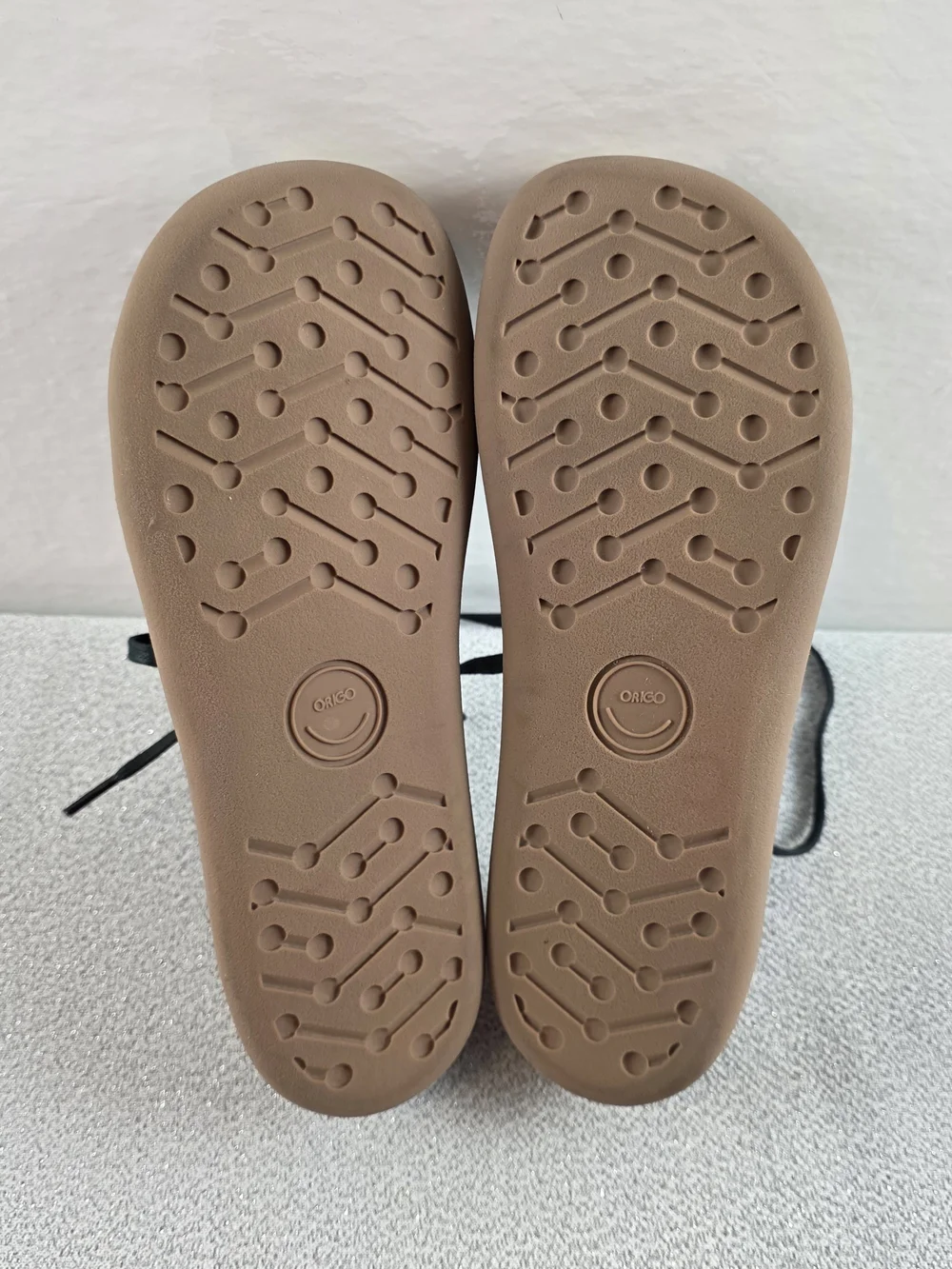 Origo The Women's Everyday Sneaker Barefoot Shoes Black Canvas 7.5